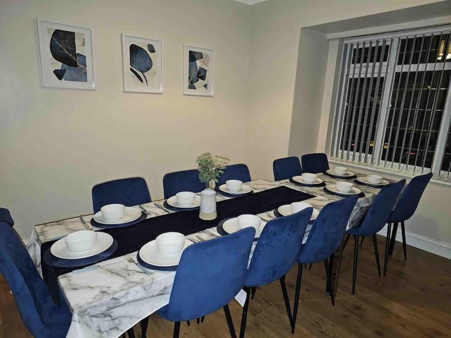 Spacious 15 Guest Home With 9 Beds In Shirley โซลิฮัล ภายนอก รูปภาพ