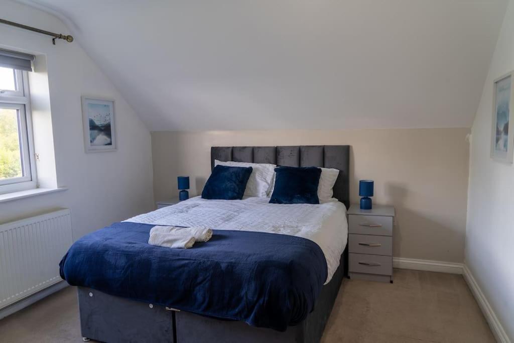 Spacious 15 Guest Home With 9 Beds In Shirley โซลิฮัล ภายนอก รูปภาพ