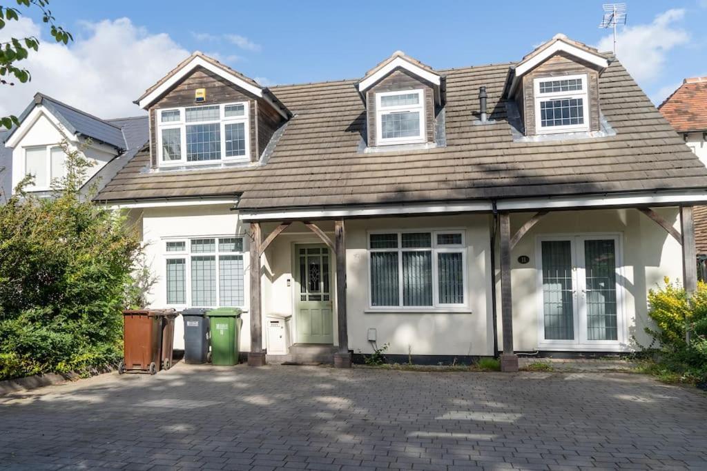 Spacious 15 Guest Home With 9 Beds In Shirley โซลิฮัล ภายนอก รูปภาพ